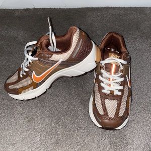 Vomero 5 Nikes- Wheat Grass